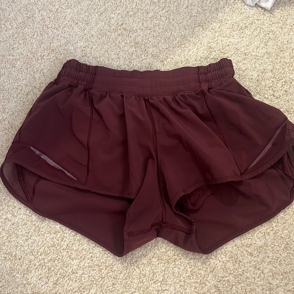 lululemon hotty hot shorts 2.5